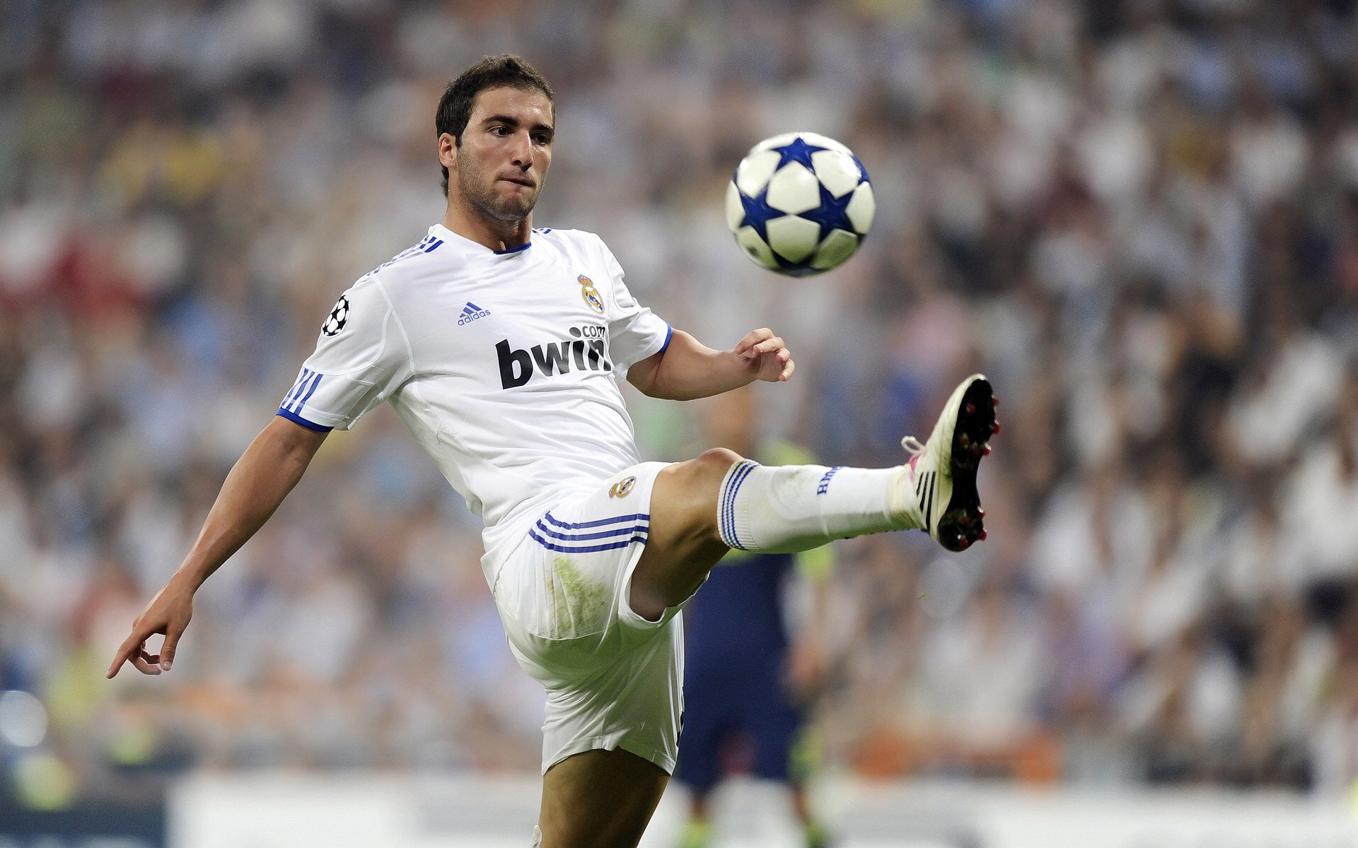 五大联赛是否更多利用门将启动边路推进，五大联赛的规则