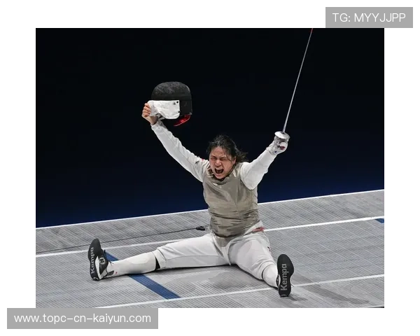 中国击剑队花剑直刺命中目标——在节拍与专注之间绽放胜利的光芒 中国击剑队花剑直刺命中目标——在节拍与专注之间绽放胜利的光芒